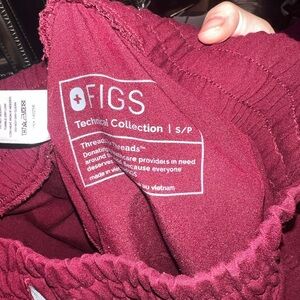 Figs burgundy size small scrub joggers women